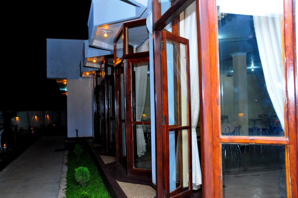 Melbourne Tourist Rest Hotel อนุราธปุระ ภายนอก รูปภาพ