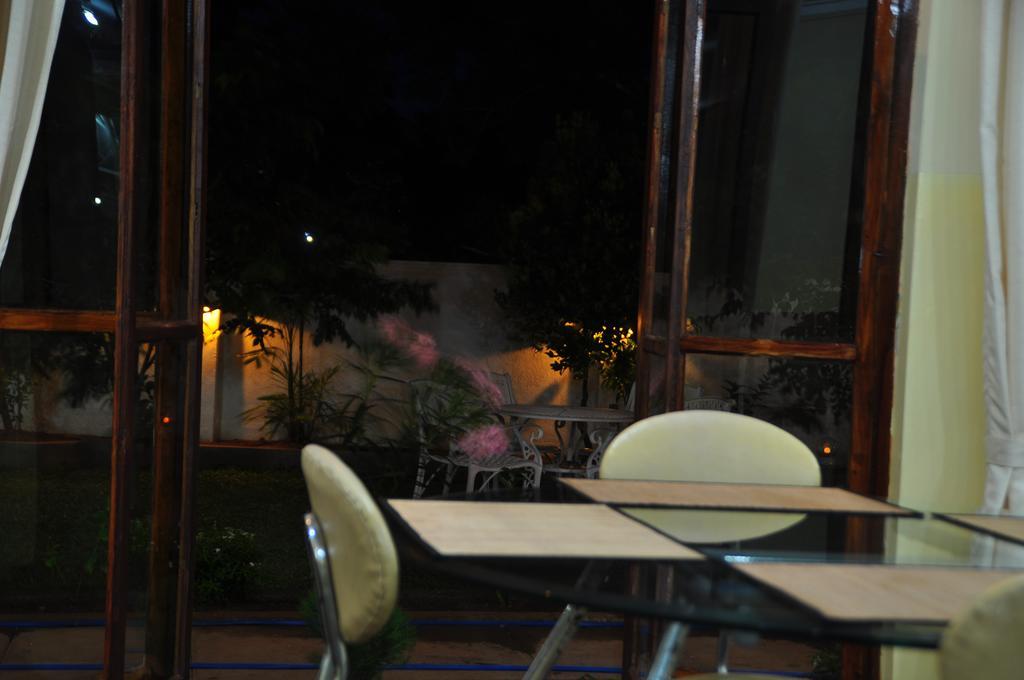 Melbourne Tourist Rest Hotel อนุราธปุระ ภายนอก รูปภาพ