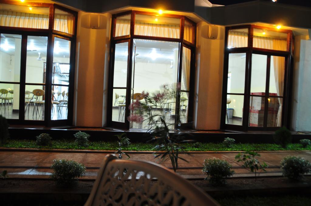Melbourne Tourist Rest Hotel อนุราธปุระ ภายนอก รูปภาพ